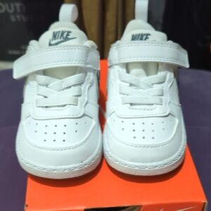 Nike Kids White Velcro Sneakers
